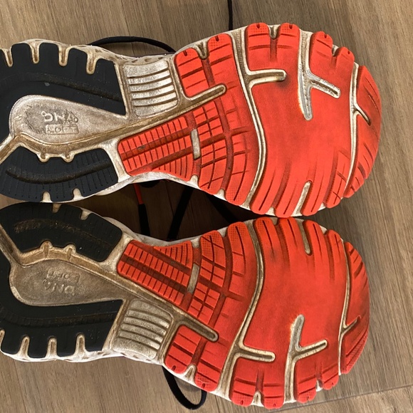 Brooks Adrenaline - Gently Used - Size 6.5 Narrow - Picture 4 of 5